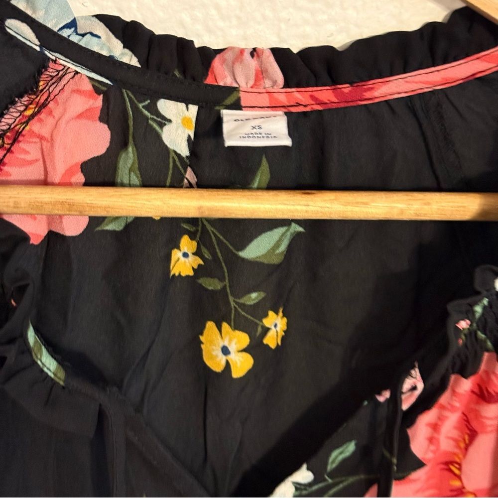Women's Old Navy Floral Dress Black With Red & White Flowers Size XS - Picture 3 of 7